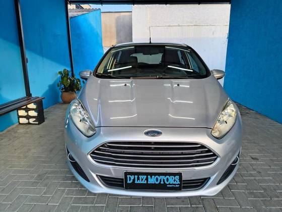 FORD FIESTA 1.6 SE HATCH 16V FLEX 4P POWERSHIFT FORD FIESTA 1.6 SE HATCH 16V FLEX 4P POWERSHIFT